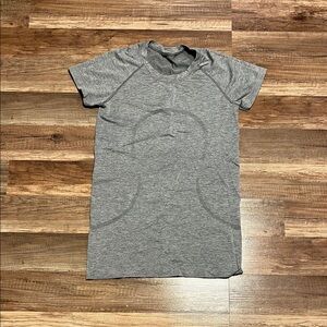 Lululemon Athletica Gray Short Sleeve Tee